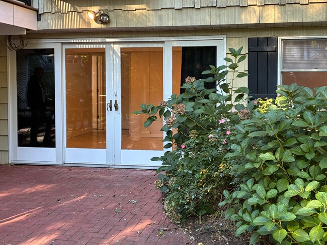 6 Charleston Dr, Unit 1