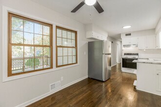 9859 Connell Dr in Overland Park, KS - Foto de edificio - Building Photo