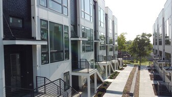 910 Youngs Ln in Nashville, TN - Building Photo