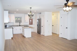 1120 13th Ave Ct NE in Hickory, NC - Building Photo - Building Photo