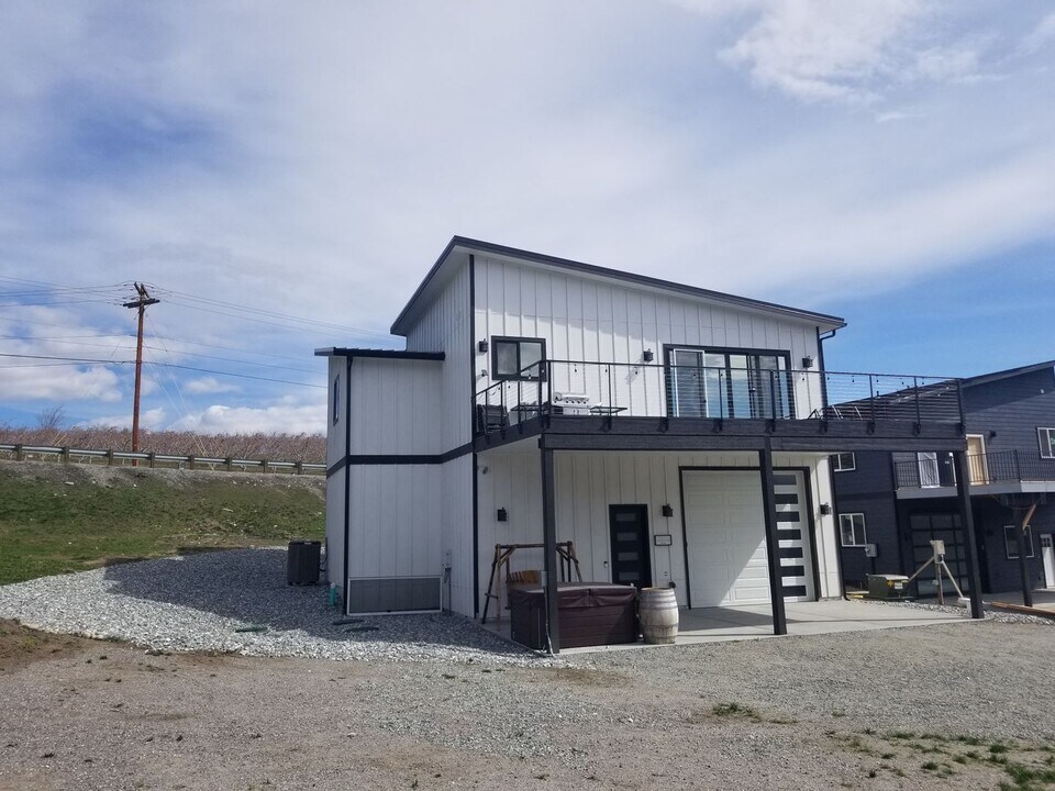 58 Ward Ln in Manson, WA - Building Photo
