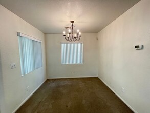 9320 Canalino Dr in Las Vegas, NV - Building Photo - Building Photo