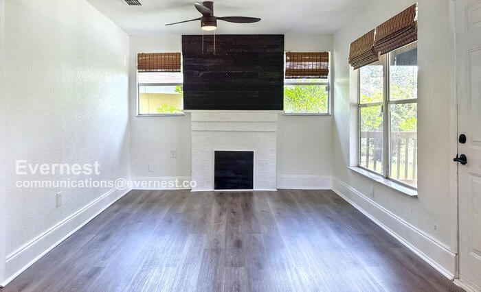 2004 E Ellicott St in Tampa, FL - Building Photo