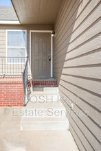 1008 E Karla Ct in Haysville, KS - Building Photo - Building Photo