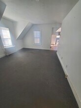 4656 Acushnet Ave, Unit 2nd Floor- 2 BR Apt. in New Bedford, MA - Foto de edificio - Building Photo