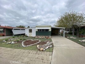 1044 W Johnston Ave in Hemet, CA - Building Photo