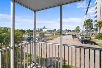 5700 Bonita Beach Rd SW in Bonita Springs, FL - Foto de edificio - Building Photo