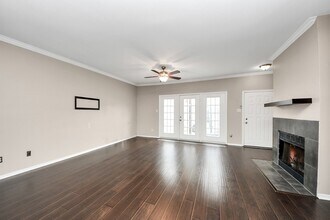 554 Wilcrest Dr, Unit 554 in Houston, TX - Foto de edificio - Building Photo