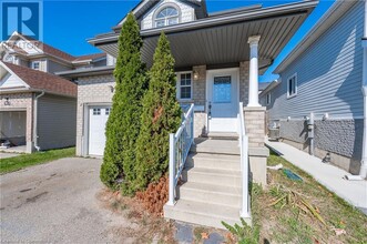 61 Everglade Crescent in Kitchener, ON - Building Photo - Building Photo