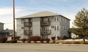 4421-4523 N Sullivan Rd in Spokane, WA - Building Photo