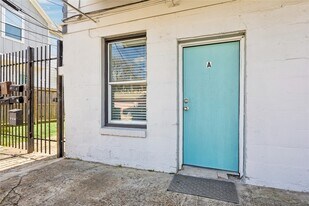 215 Hyde Park Blvd in Houston, TX - Building Photo