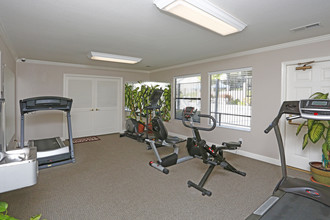 Bordeaux House Apartments in Atascadero, CA - Foto de edificio - Interior Photo