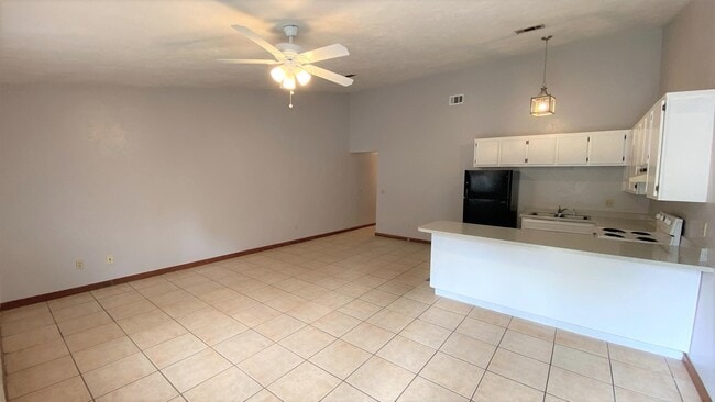 2081 Continental Ave in Tallahassee, FL - Building Photo - Building Photo