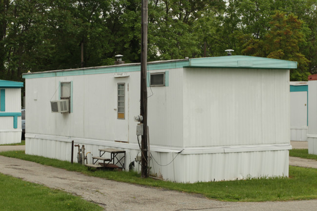 1701-1721 Lamkins Ct in Louisville, KY - Building Photo - Building Photo