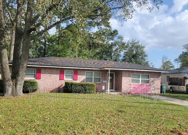 7819 Lisa Dr E in Jacksonville, FL - Building Photo - Building Photo