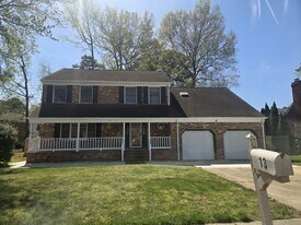 13 Estate Dr in Hampton, VA - Building Photo