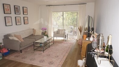 7953 SW 104th St in Miami, FL - Building Photo - Building Photo