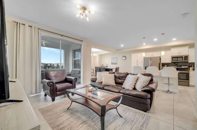 4721 Clock Tower Dr in Kissimmee, FL - Foto de edificio - Building Photo