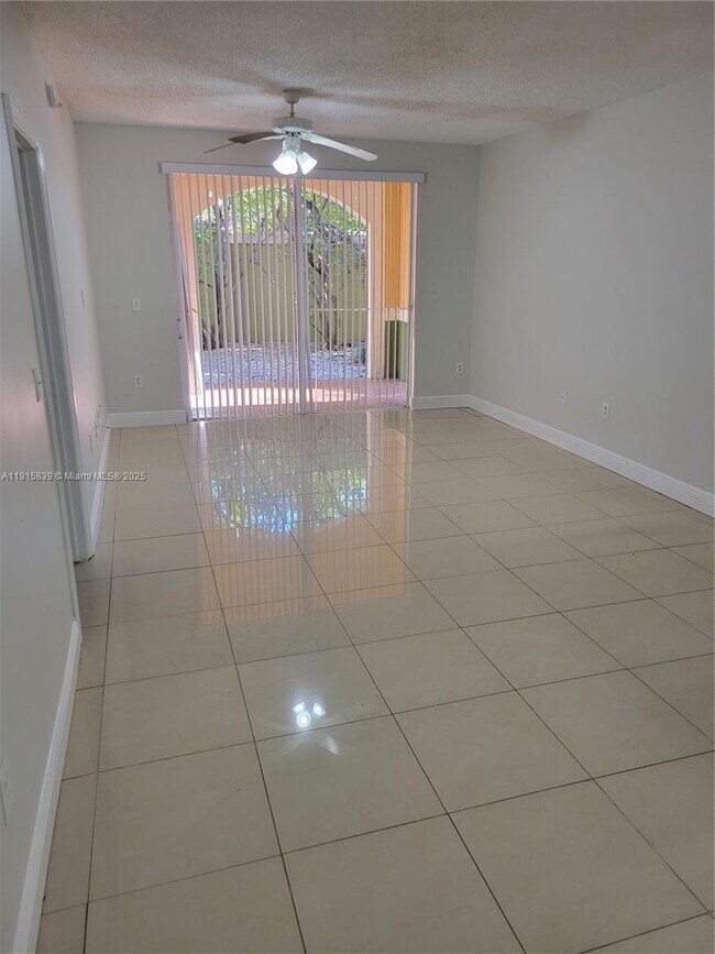 2401 W Preserve Way in Miramar, FL - Building Photo - Building Photo