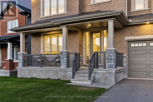 733 Coast Cir in Ottawa, ON - Building Photo - Building Photo