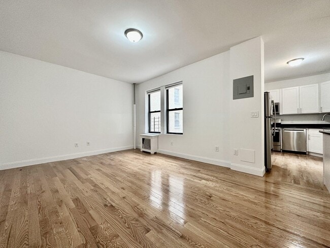 44 Bennett Ave in New York, NY - Building Photo - Building Photo