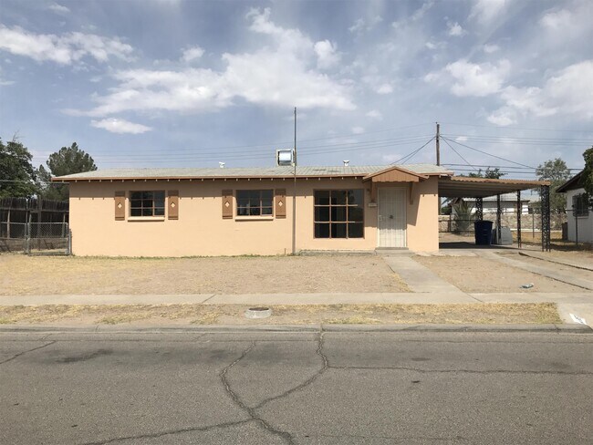 953 Lomita Dr in El Paso, TX - Building Photo - Building Photo