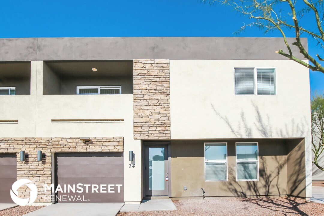 2000 N 36th St in Phoenix, AZ - Building Photo