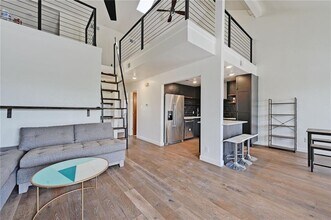 1610 Waterston Ave in Austin, TX - Foto de edificio - Building Photo