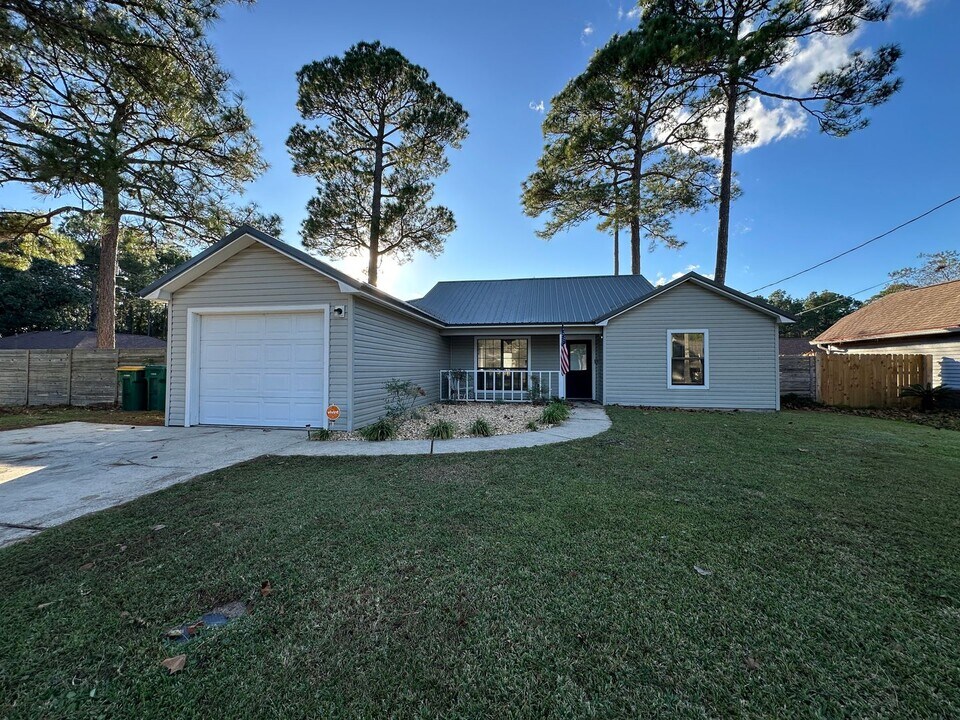 1500 Kruse Dr in Fort Walton Beach, FL - Building Photo
