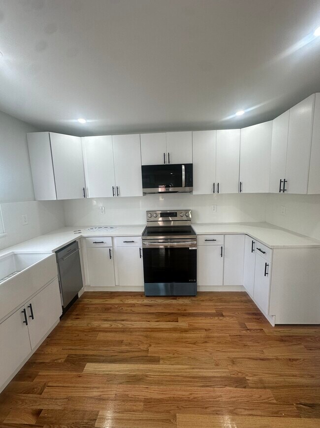 4 Upham Ave in Boston, MA - Building Photo - Building Photo