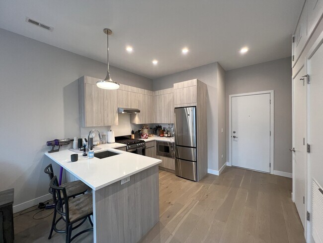 3757 N Sheffield Ave in Chicago, IL - Building Photo - Building Photo