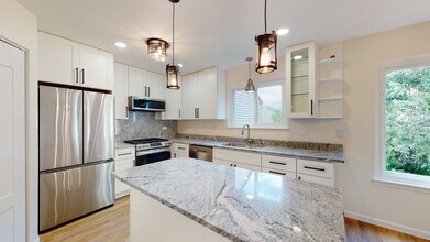 1913 Barnhill Dr in Mundelein, IL - Building Photo - Building Photo