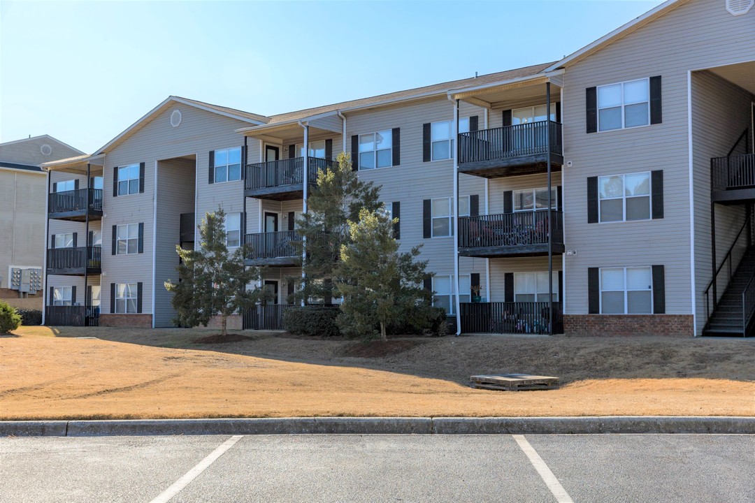 Wellington Manor Apartments in Alabaster, AL - Building Photo