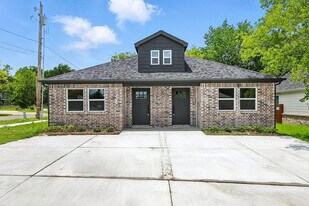 3206 Sayle St in Greenville, TX - Building Photo