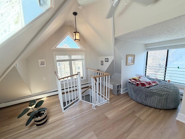 72 College Ave, Unit 2 in Somerville, MA - Building Photo - Building Photo