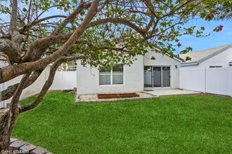 8084 Tortuga Ln in Boynton Beach, FL - Foto de edificio - Building Photo