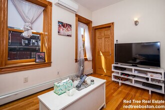 97 Myrtle St in Boston, MA - Building Photo - Building Photo