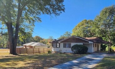 2695 Davidson Dr in Lithonia, GA - Foto de edificio - Building Photo