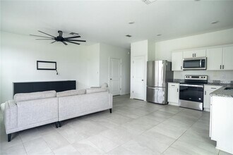 445 Madison Dr in Davenport, FL - Building Photo - Building Photo