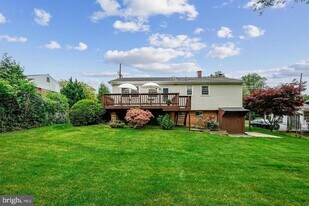 11806 Seven Locks Rd in Potomac, MD - Building Photo