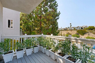 25121 Terrace Lantern in Dana Point, CA - Foto de edificio - Building Photo