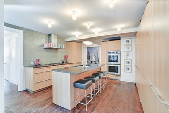 170 E 77th St in New York, NY - Building Photo - Building Photo