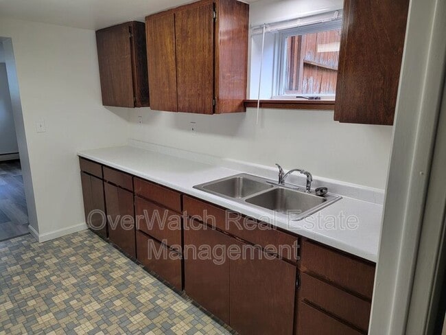 3405 Oregon Dr in Anchorage, AK - Building Photo - Building Photo