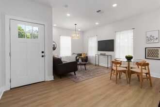 237 Carle Ave in San Antonio, TX - Foto de edificio - Building Photo