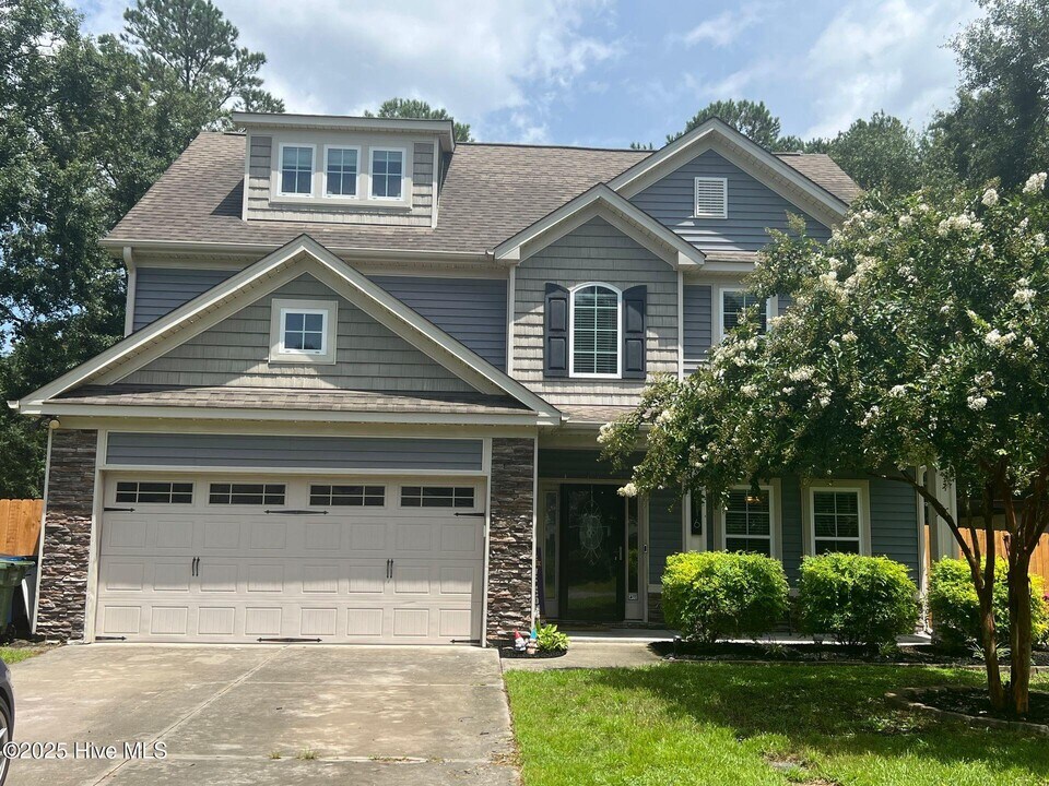 116 Navy Blue Dr in Jacksonville, NC - Building Photo