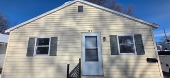 928 W Waggoner St in Decatur, IL - Building Photo