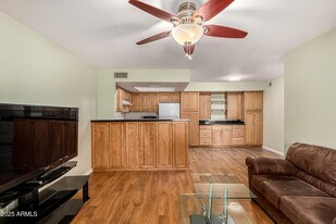 3601 W Tierra Buena Ln in Phoenix, AZ - Building Photo