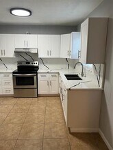 319 NE 35th Ct in Oakland Park, FL - Building Photo - Building Photo