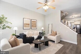 57 E Heath St in Baltimore, MD - Building Photo