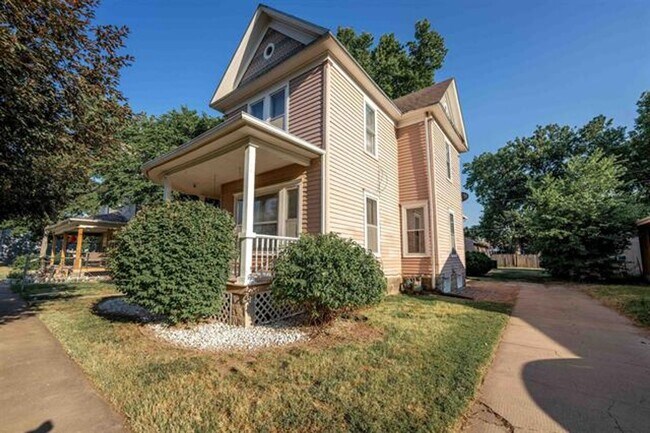 117 W Ellsworth Ave in Salina, KS - Building Photo - Building Photo